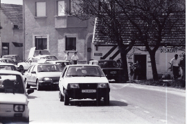 1989 Öffnung des eisernen Vorhang. Verkehr in Zurndorf 11PRO
