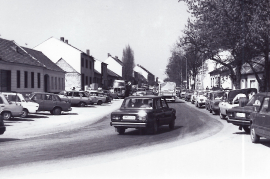 1989 Öffnung des eisernen Vorhang. Verkehr in Zurndorf 7PRO