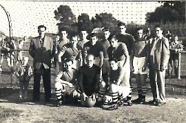 1953 v.l J. Müllner jun. J. Müllner sen, ?, F. Dürr, ?, G. Pflamitzer, K. Kuhne, ?, J. Schweigl, ?, v.l. F. Schweigl, A. Dürr, W. Pethö ASV Zurndorf 13K