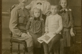 1920er Mr. Popp, Anna Horwath Popp, v.l. Alexander (Gattin Fr. Leisl), Anny (verh.m. W.Edinger),Elisabeth (verh. Alois Tschur), 3HW