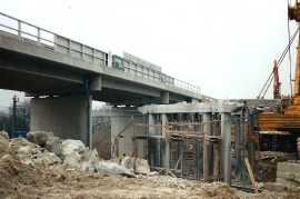 1995 141 Neubau  der neuen Bahnüberführung