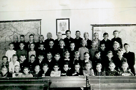 1951 2. Klasse Volksschule Jahrgang 1943 Lehrerin Fuhrmann (Fräun) 1FIA