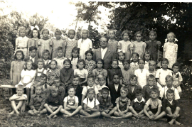 1949 Schulbild, Jahrgang 1941-42 2. Klasse Lehrer Siebenstich 47ZA