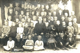 1921 A 173 Schulbild 1921-22 1. und 2. Klasse