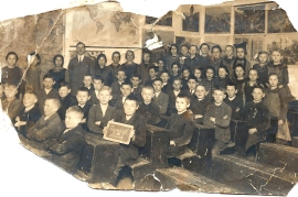 1927 A 174 Schulbild 1927-28 1. bis 3. Klasse