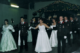 2001 Feuerwehrball mit Polonaise u. Mitternachtseinlage 