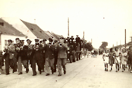 1955 173 70 Jahre FF Zurndorf mit Kapelle Ranitsch