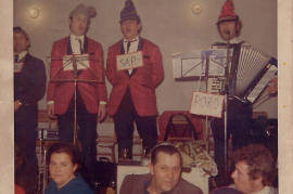 1972 Kindermaskenball Zurndorf Leithatal Buam J. Fischer, E. Dürr, J. Sochr, P. Unger, vorne: A. M. Dürr, HP. Beck 25LB