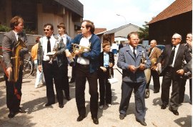 1986 RIP zur Erinnerung: Leithatal Buam mit Kapelle Reiter, St. Reiter, J. Sochr, W. Dürr jun. E. Dürr, J. Dürr, J. Reiter, F. Neuherz, Hr. Hönigmeier, W. Dürr sen. 93LB