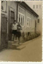 1965 Katharina u. Maria Frank 144ZWE