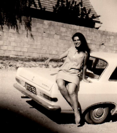 1970 Katharina Frank (Zweng) am Opel Rekord Bj. 1963 146ZWE