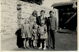 1961 G. Drescher Konfirmation, M. Prath, H. Scherhaufer, Jutta, Edith, Christl, ?, Drescher 102DM