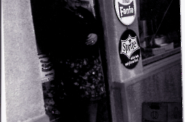 1960er  K. Szigeti vor ihrem Geschäft in der Haydngasse 2SZCH