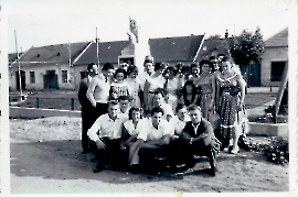 1960er Zurndorfer Jugend am Dorfplatz 31FM