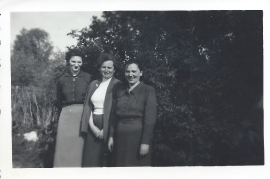 1957 Milly Hutfleß, Maria Weiß, Anna Hutfleß 87WB