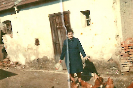 1977 Fr. Siebenstich im Hühnerhof Kleinhäuselgasse 19SH