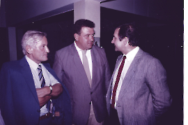 1986 Präsentation der Gemeindechronik Zurndorf v.l. OAR Paul Ebner, GR. Rudolf Suchy, Landesrat Hans Sipötz 77SUR