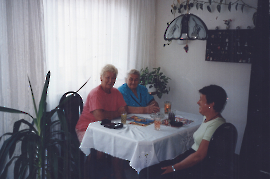 2000 Klara Klauda (geb. Kafka), Elisabeth Kafka, Hilde Kafka 24KAKA