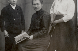 1910er Fr. Szankovits ihre Mutter und Bruder 33LAG