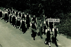 1950er Volkstanzgruppe Zurndorf 8BAUE