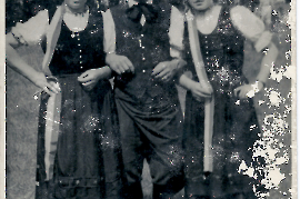 1947 Volkstanzgruppe Zurndorf in Wels v.l. Th. Kellermann, P. Unger, Th. Fischer 99UP